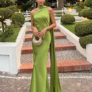 Robe satin dos nu — La sophistication faite robe