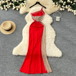 Robe brodée strass vintage — Lumineuse et intemporelle