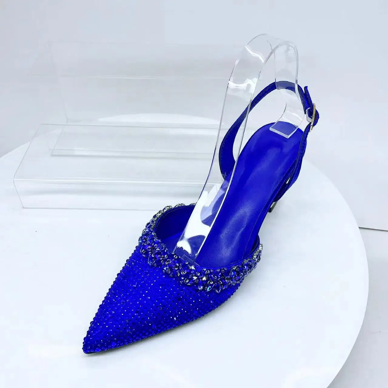 Sandales à talons ornées de gemmes — Royale à chaque pas — vue 4