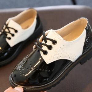 Derbies bicolores garçon — Le style British junior